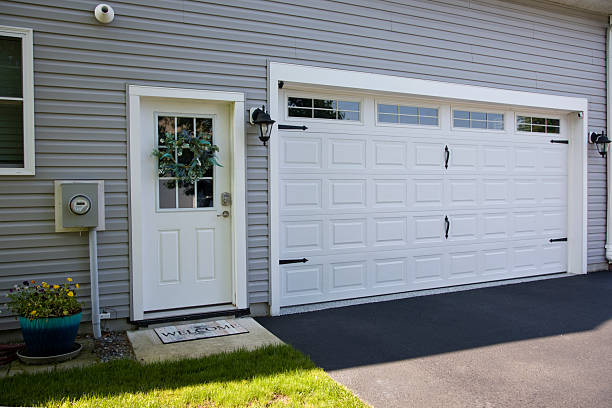 24/7 Emergency Garage Door Panel Replacement experts in Bruceton, TN